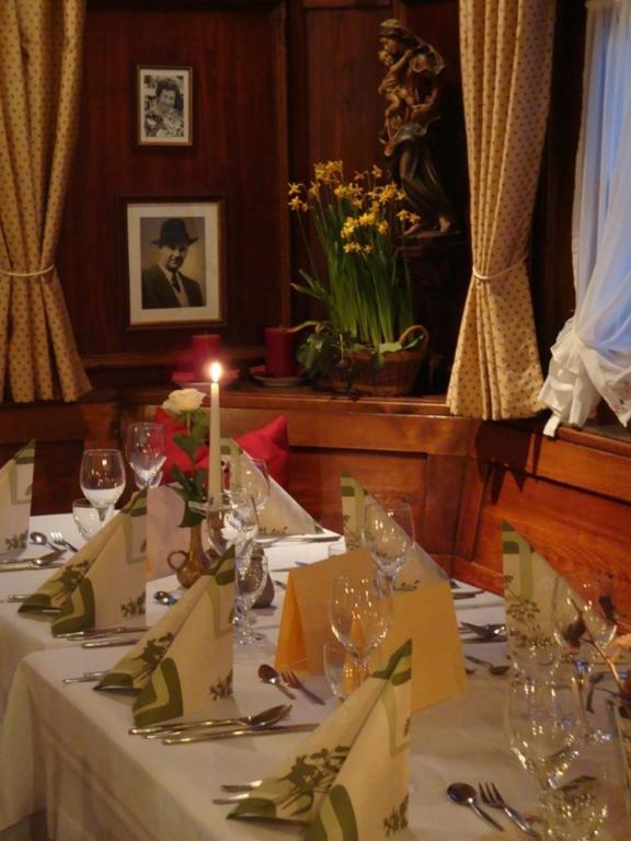 Gasthof Zum Goldenen Kreuz Wilhelmsdorf  Luaran gambar